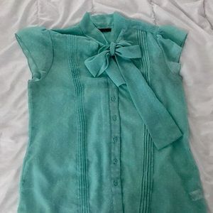 Maurice’s blouse women’s size large mint green w white dots